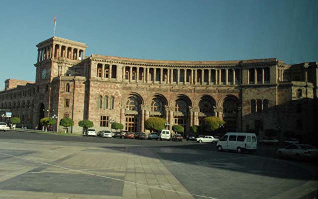 ermenistanda-nazirler-kabinetinin-binasinda-yangin-olub